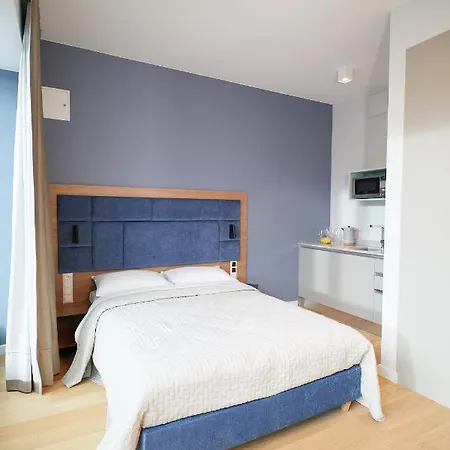 Park - By The Sea מלון דירות גדינייה