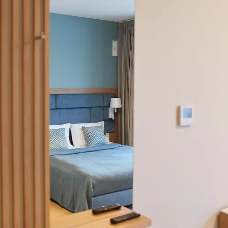 Park - By The Sea מלון דירות גדינייה