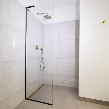 Park - By The Sea מלון דירות גדינייה